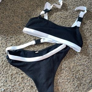 Amazon, Size S, Black and white